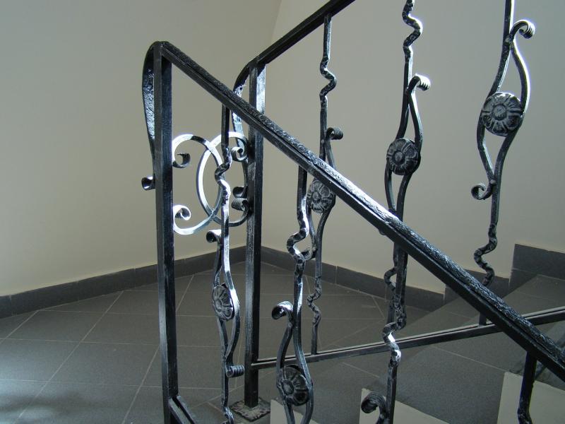 Corrimão para Escada Externa: Segurança e Estilo para o seu Espaço