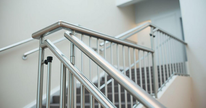 Corrim&atilde;o de Alum&iacute;nio: Vantagens e Dicas para Escolher o Ideal para Sua Casa